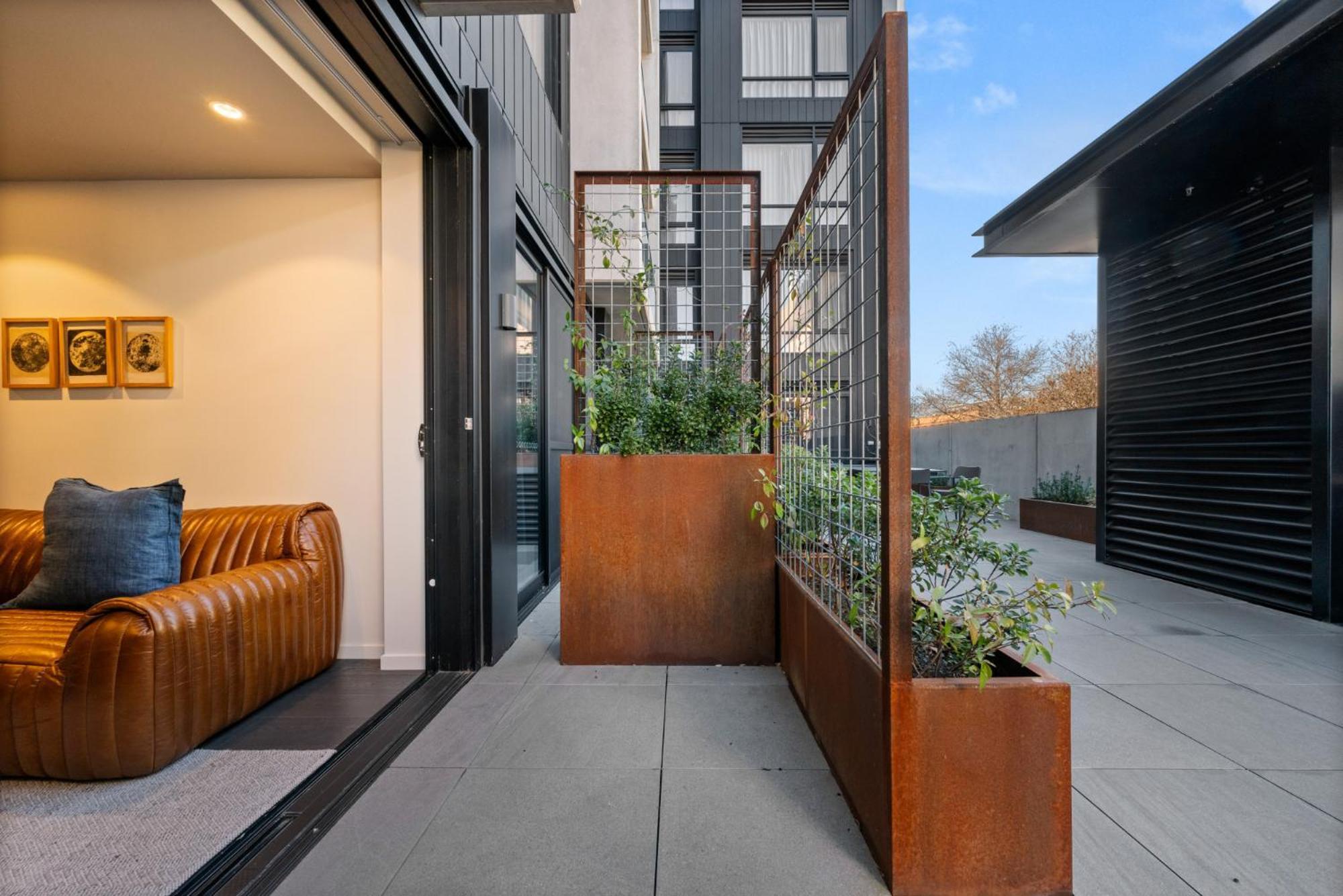 Convenient Braddon With Parking Apartment